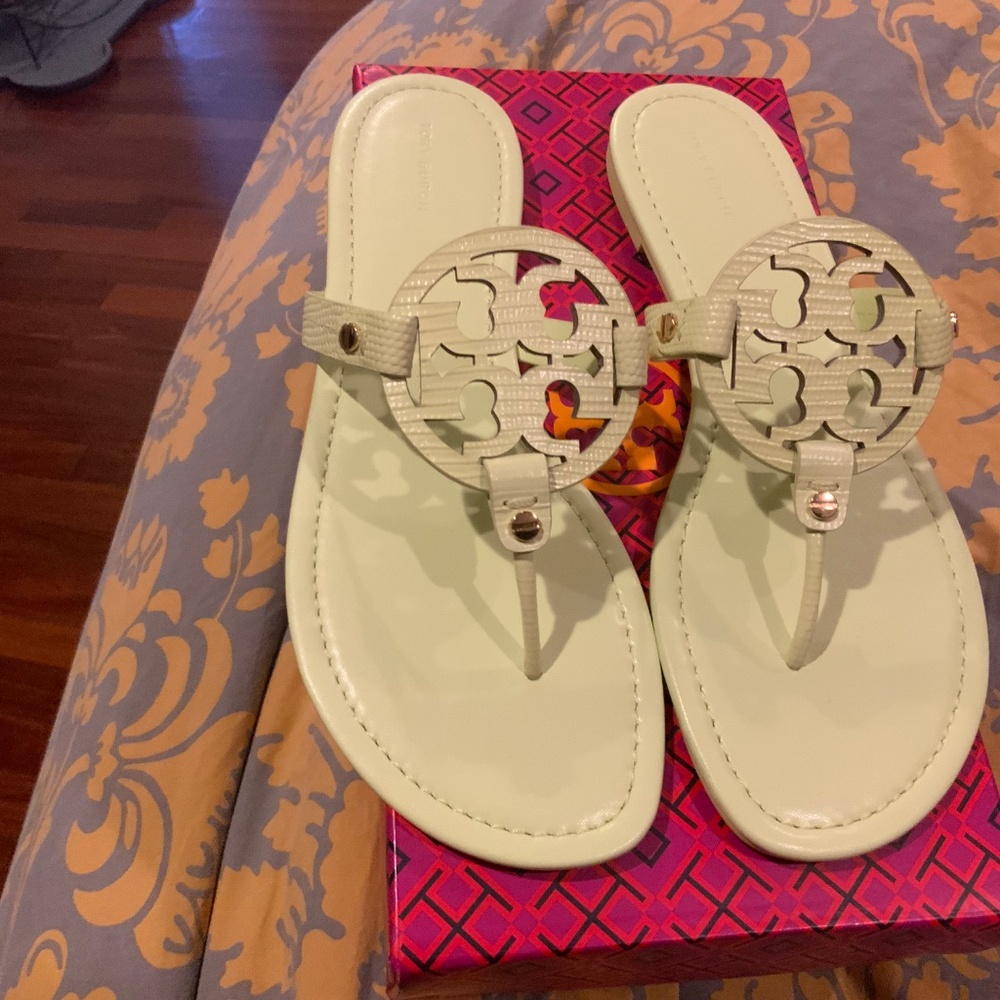 TORY BURCH MILLER SANDALS IN LIME , SIZE 10.5,BNIB,MSRP $198 Includes dustbag - Picture 2 of 4